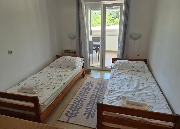 Manja - Cesko Slovensky Dom *